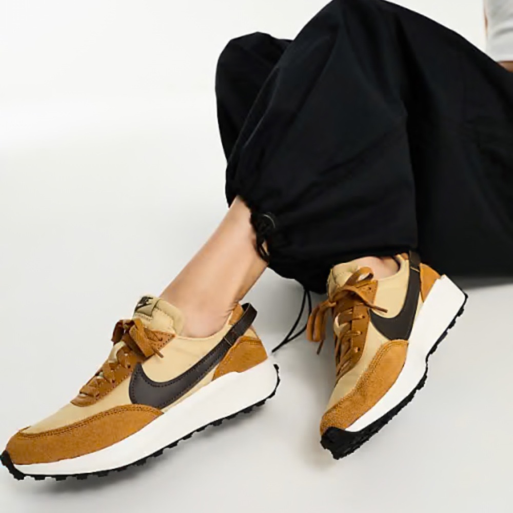Nike Waffle Debut Running Shoes
DH9523-100 Women's Sz 8.5